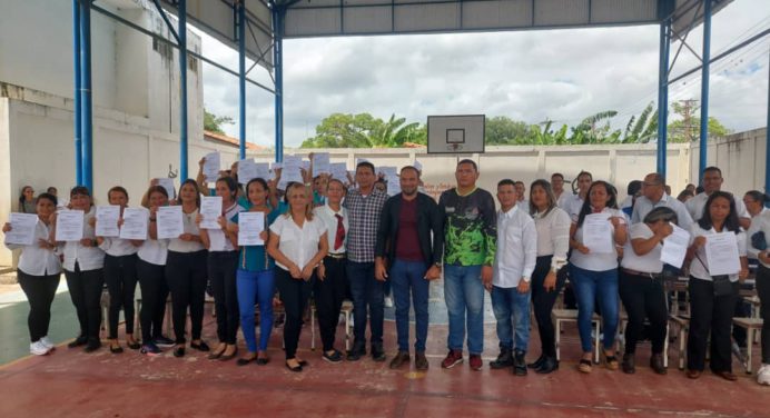 En Cedeño entregaron credenciales a personal de educación