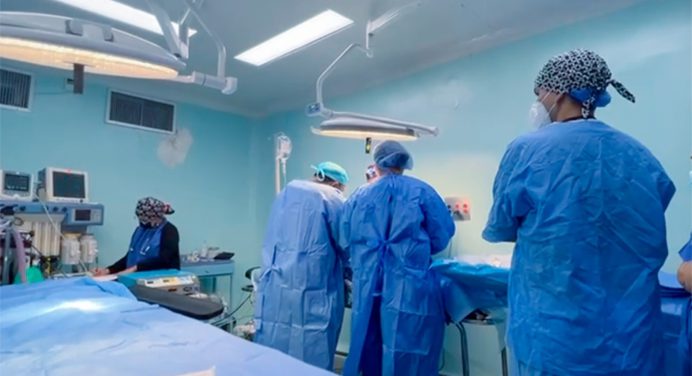 En el hospital Simón Bolívar dan resolución quirúrgica a 40 casos del 1×10