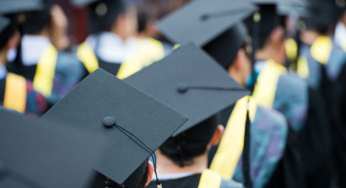 En escuelas y liceos piden más que los charleros
