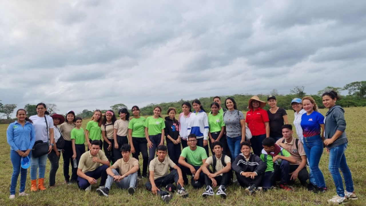 Estudiantes de Monagas Exploran el Volcán Yagrumito en una Aventura Educativa