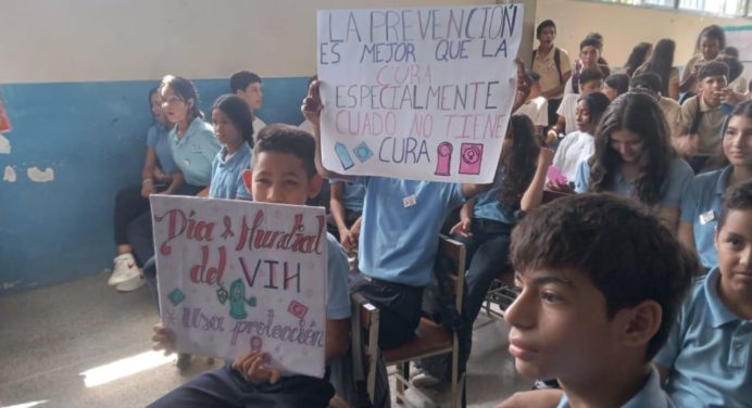 Estudiantes del liceo Zambrano recibieron orientaciones para prevenir el VIH