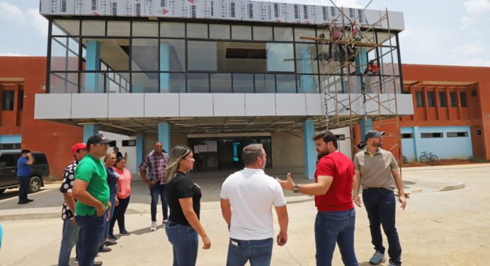 Gobernador Luna proyecta hospital de Aguasay para atender varias generaciones