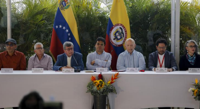Gobierno colombiano y ELN firman primer punto de la agenda en Caracas