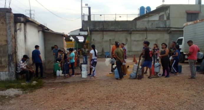 Habitantes de La Murallita sin una gota de agua