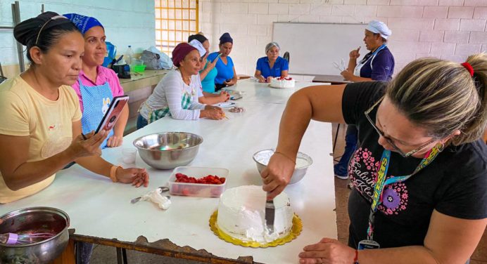Instituto Estadal de la Mujer y la Familia capacita a monaguenses en artes y oficios