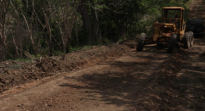 Intervienen 50 kilómetros de vialidad agrícola en Piar para favorecer a 750 productores