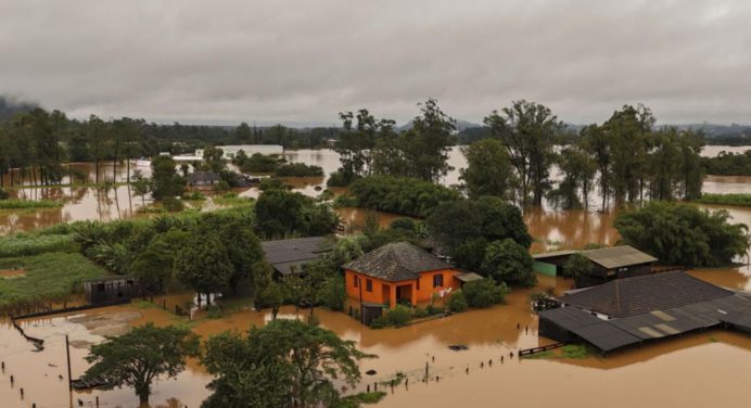 Inundaciones en Brasil dejan más de 61.400 familias sin hogar