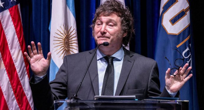 Javier Milei ordena el cierre de los sitios web y redes sociales de los medios públicos