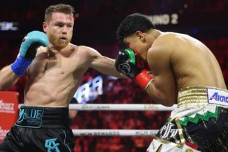 Canelo Álvarez venció a Munguía