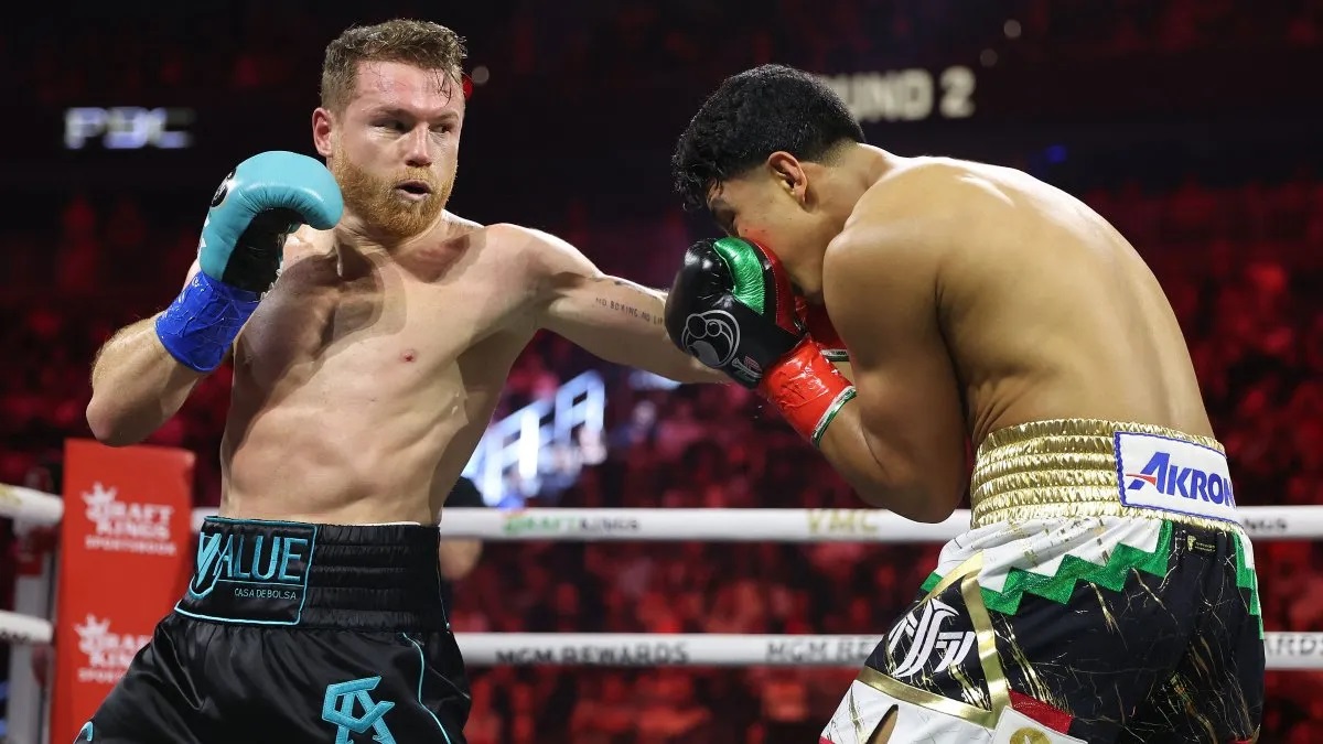 Canelo Álvarez defeated Munguía and defended his championship