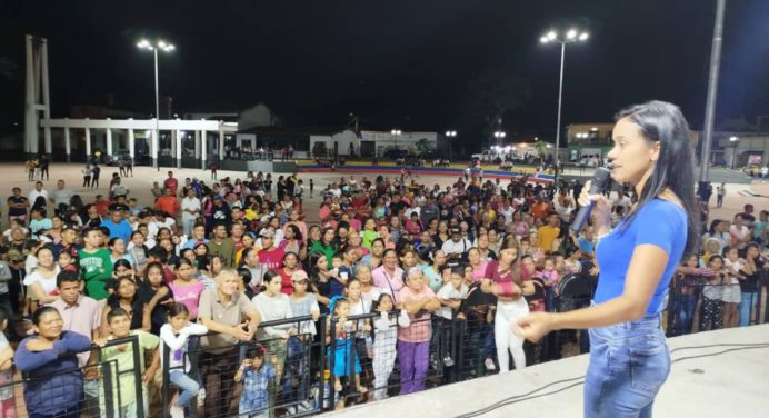 Madres cedeñenses celebraron su día con jornada de belleza, concierto y premios