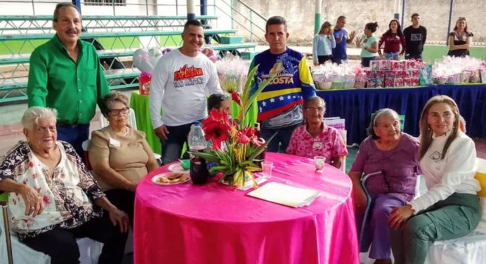 Más de 500 madres acostenses fueron agasajadas por el alcalde «Chuo» Velásquez