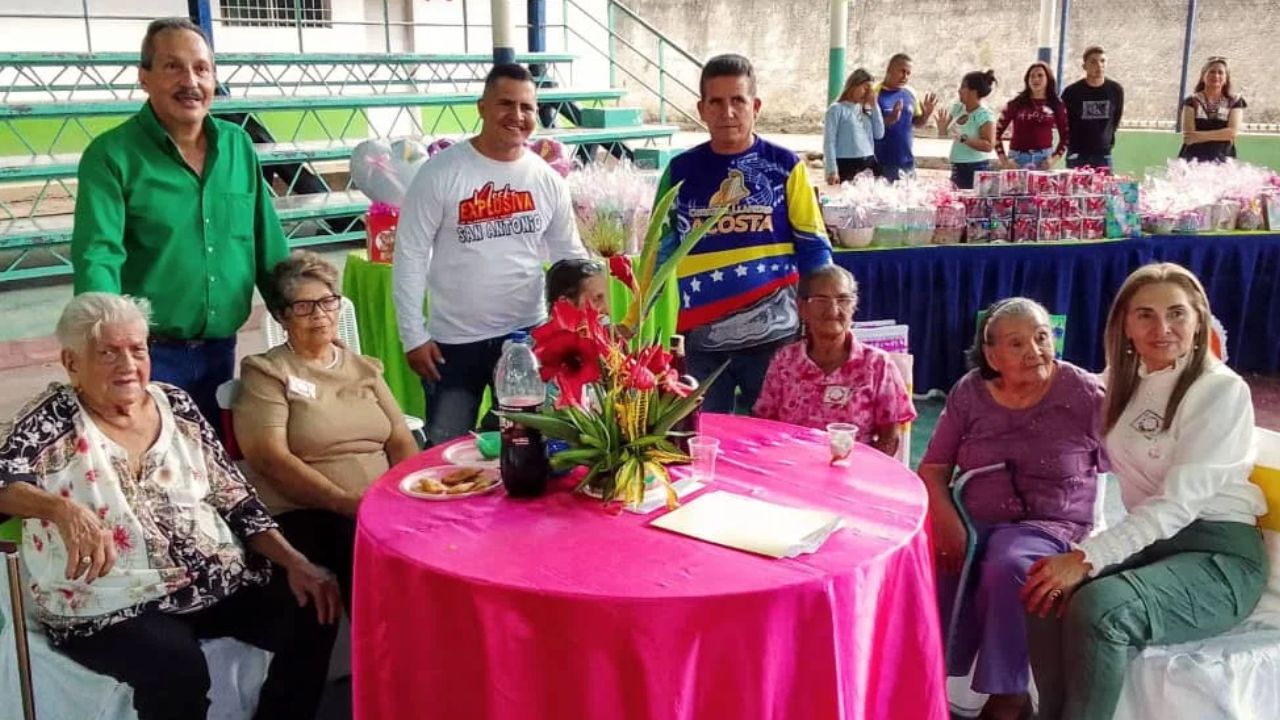 Más de 500 madres acostenses fueron agasajadas por el alcalde «Chuo» Velásquez