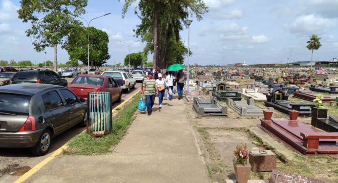 Más de 7 mil personas visitaron cementerios de Maturín el día de las Madres