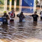 por inundaciones