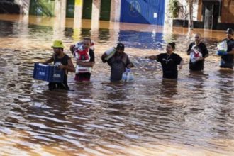 por inundaciones