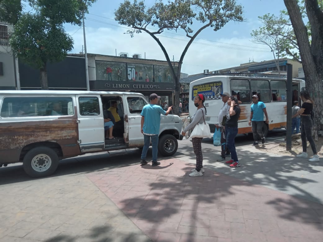 Pasaje de los adultos mayores es irrespetado por los colectores 4 mayores es