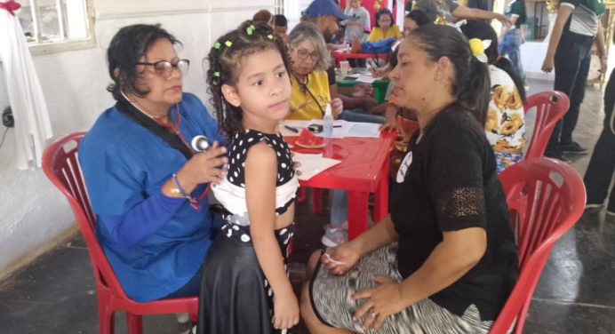 «Por amor a tí» llegó con su equipo a la parroquia Boquerón