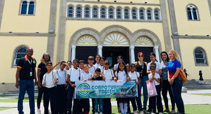 Programa Turismo Social llegó a la Escuela Básica José Damián Ramírez Labrador