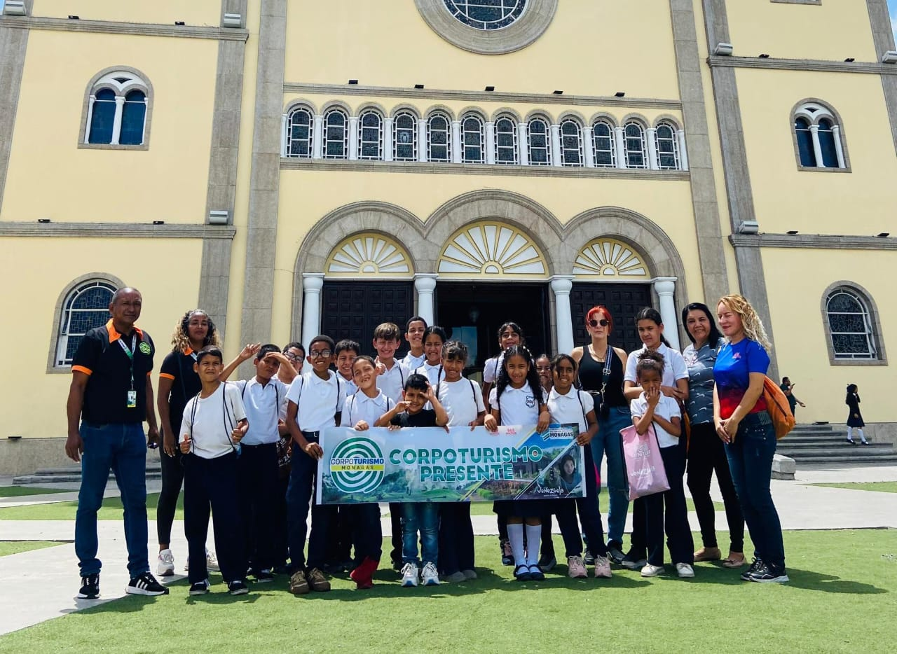 Programa Turismo Social llegó a la Escuela Básica José Damián Ramírez Labrador