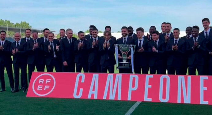 Real Madrid recibe trofeo de campeón de La Liga
