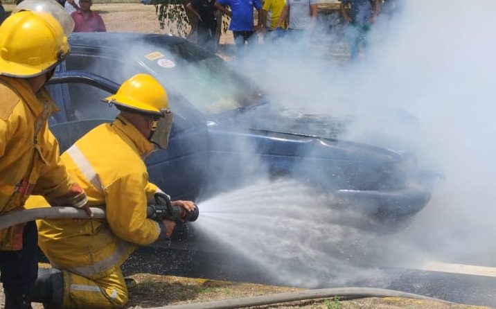 Vehículo se incendió en la avenida Libertador