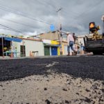 Los trabajos de asfaltado de este jueves, se realizaron en la vía principal de Los Guaritos, en la parroquia Alto de Los Godos.