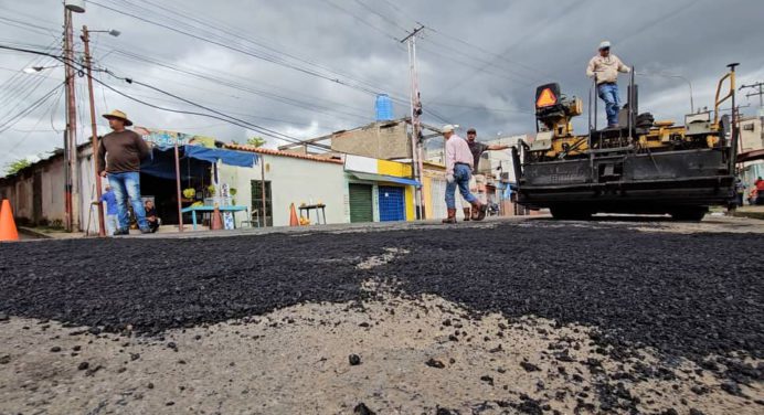 Vía principal de Los Guaritos fue abordada por el plan nacional de asfaltado