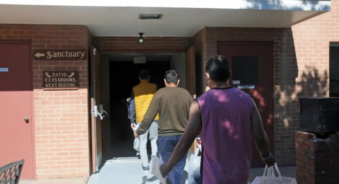 Albergues de la frontera de Arizona saturados por la ola de deportaciones de cientos de migrantes