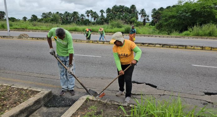 Alcaldía de Maturín limpia y deja bonita la vía hacia La Gran Victoria