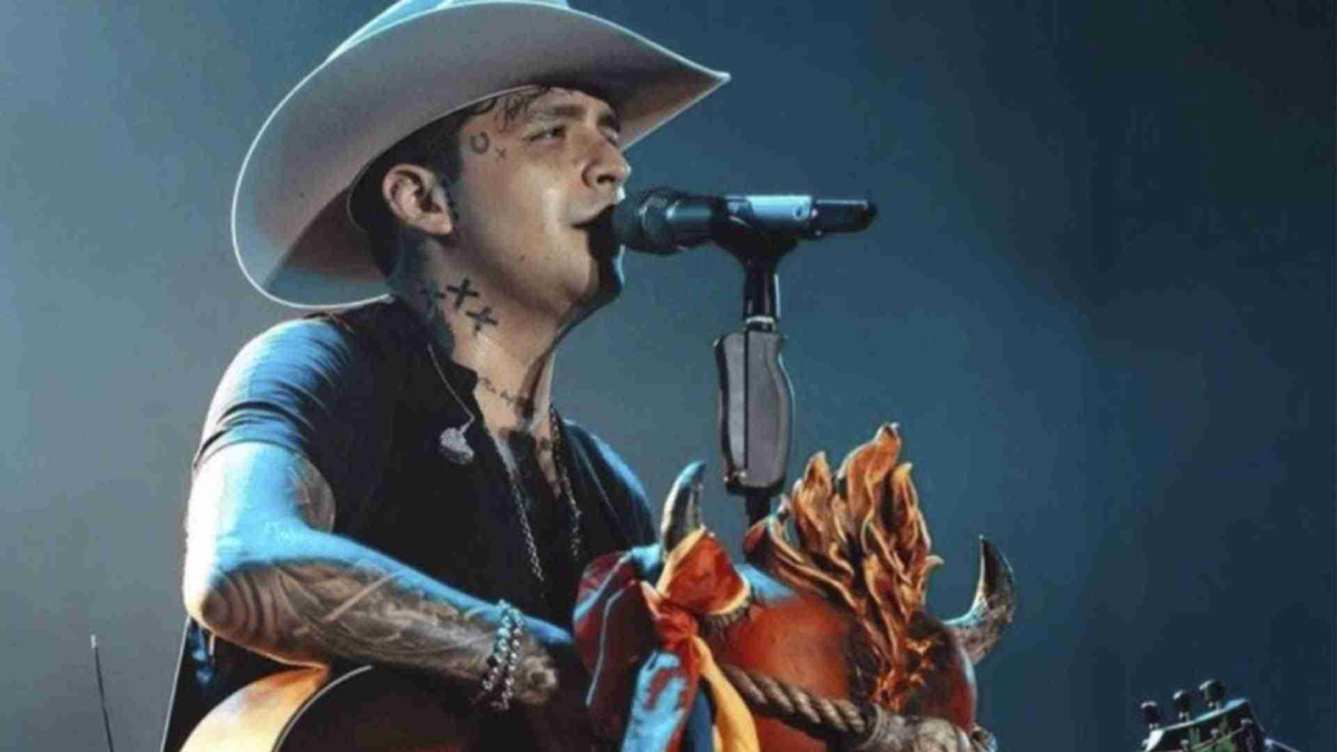 Amenaza de bomba paraliza concierto de Christian Nodal en Ecuador