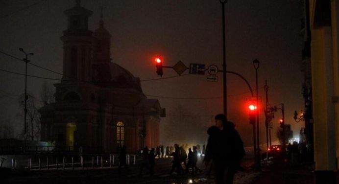 Apagón masivo en Ucrania tras ataque de Rusia a la infraestructura eléctrica