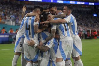 Argentina derrota a Perú