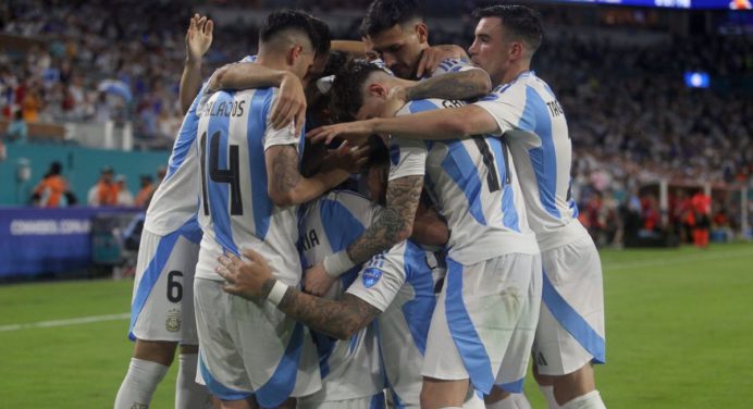 Argentina derrota a Perú y termina líder del grupo