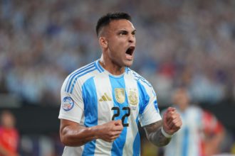 Argentina vence a Chile y se mete en cuartos