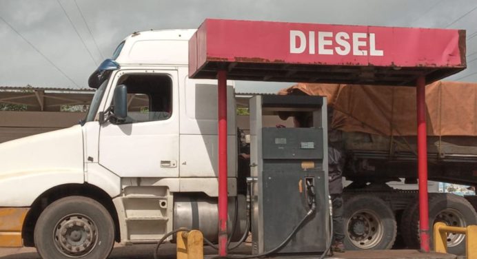 Camioneros pegan el grito al cielo por los costos del gasoil