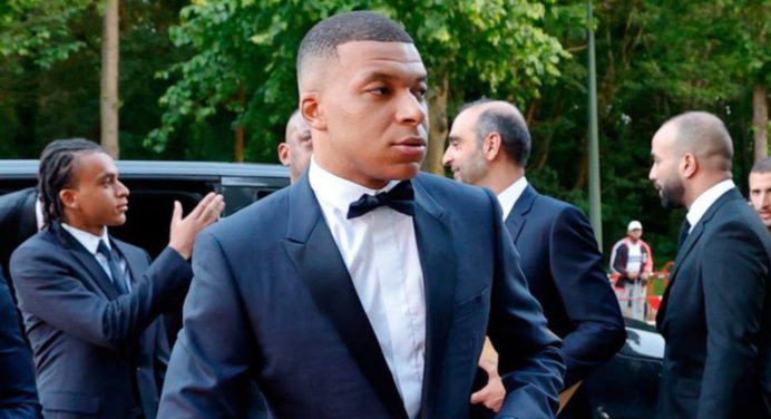 ¡Confirmado! Kylian Mbappé firmó su contrato con el Real Madrid