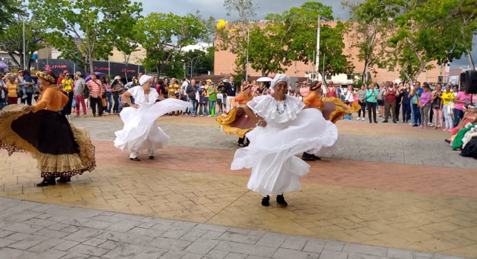 Cultura se apoderó de la plaza Rómulo Gallegos de Maturín