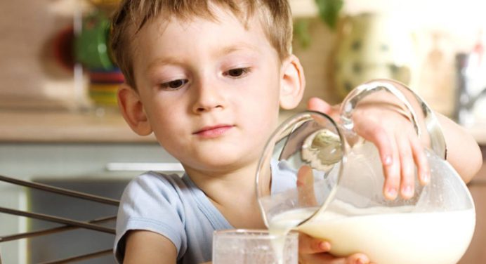Dejan de consumir leche en polvo por los altos precios