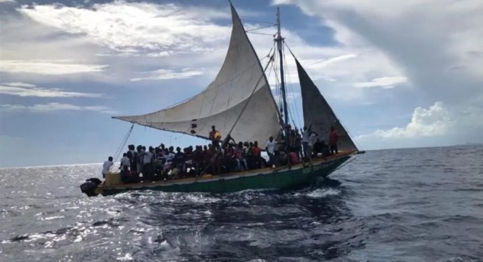 Éxodo haitiano: 118 migrantes llegan Los Cayos de Florida en un barco de vela