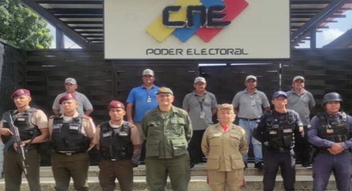 FANB y CNE iniciaron despliegue de material electoral que se usará en el simulacro