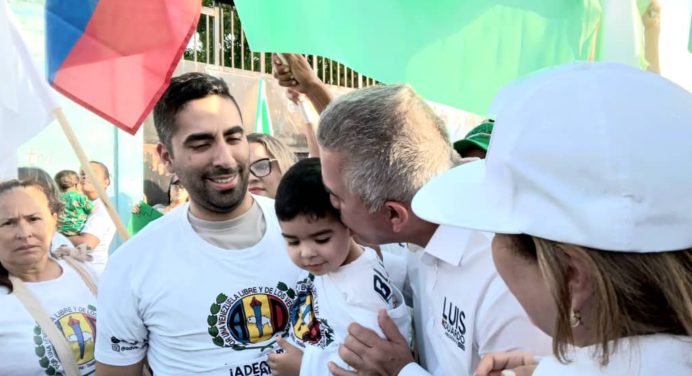 Luis Eduardo Martínez recorrió El Nazareno para motivar el voto de cara al 28-J