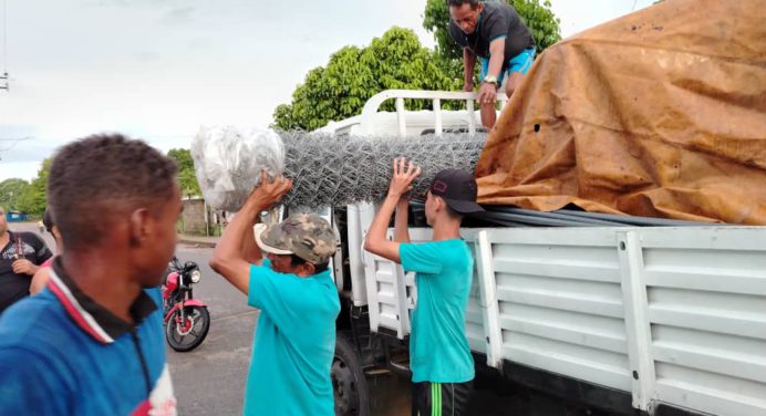 Luna entrega materiales para rehabilitar siete obras en la comuna “Héctor Luis Lara»