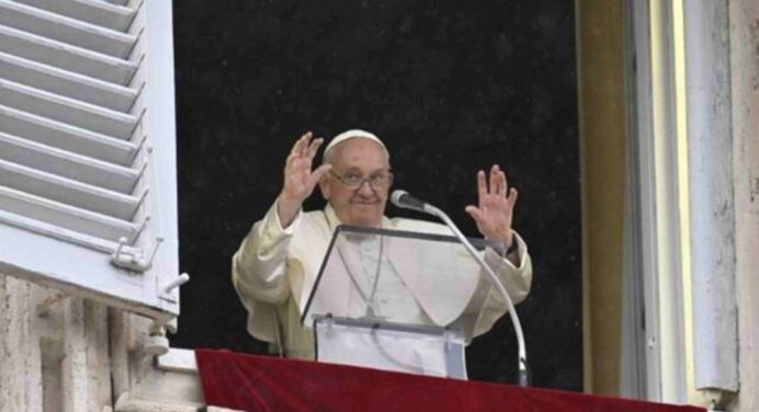 Papa lamentó los destrozos de la guerra y el egoísmo en la misa del Corpus Christi