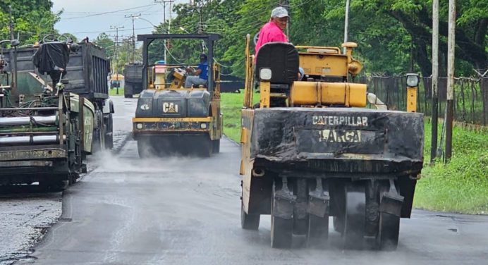 Plan nacional de asfaltado arrancó en la parroquia La Pica