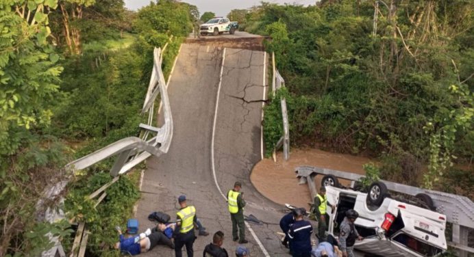 Un muerto y tres heridos dejó el colapso de un puente entre Falcón y Zulia