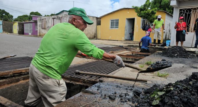 345 familias beneficiadas con limpieza de alcantarilla en sector 12 de Octubre de Maturín