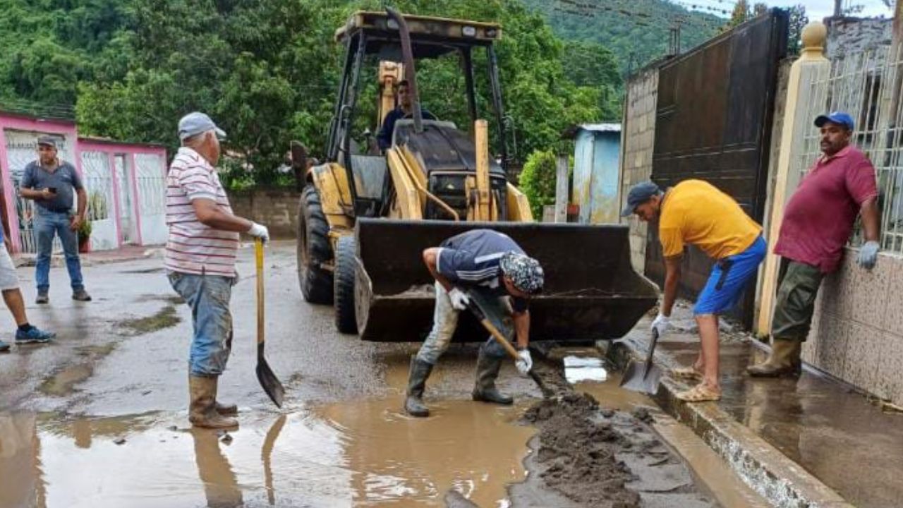 Alcalde «Chuo» Velásquez da respuesta ante la situación de fuertes lluvias en Acosta