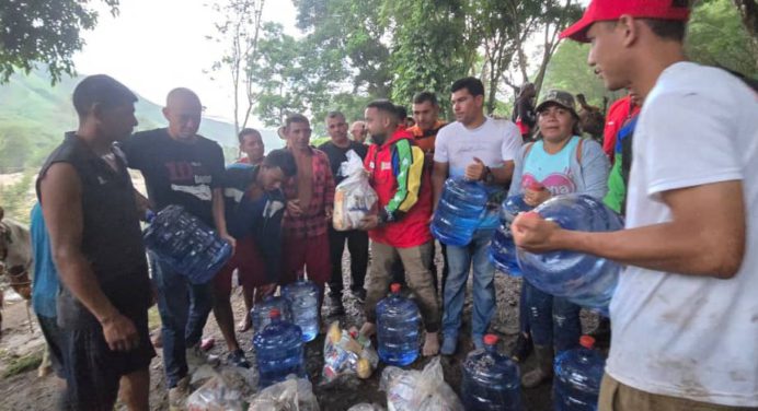 Alcalde Monteverde atiende a familias afectadas por las lluvias en Cedeño