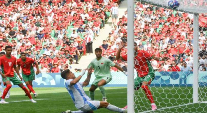 Argentina cayó en polémico inicio del fútbol en los Juegos de París